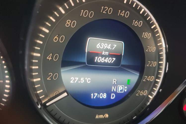 Used Mercedes-Benz GLK-Class 2013 GLK 300 4MATIC Dynamic Sunroof Model Odometer Close Up