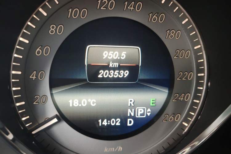 Used Mercedes-Benz GLK-Class 2013 Facelift GLK 300 4MATIC Fashion Edition Odometer Close Up