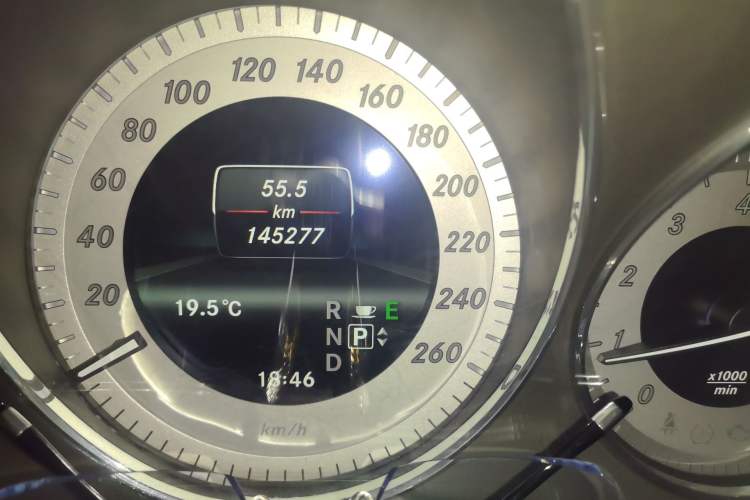 Used Mercedes-Benz GLK-Class 2013 GLK 300 4MATIC Fashion Model Odometer Close Up