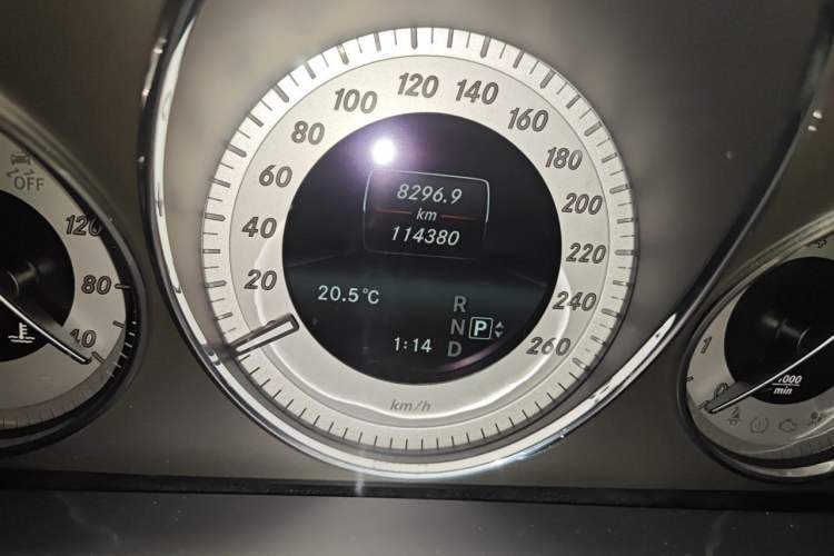 Used Mercedes-Benz GLK-Class 2013 GLK 300 4MATIC Dynamic Sunroof Model Odometer Close Up