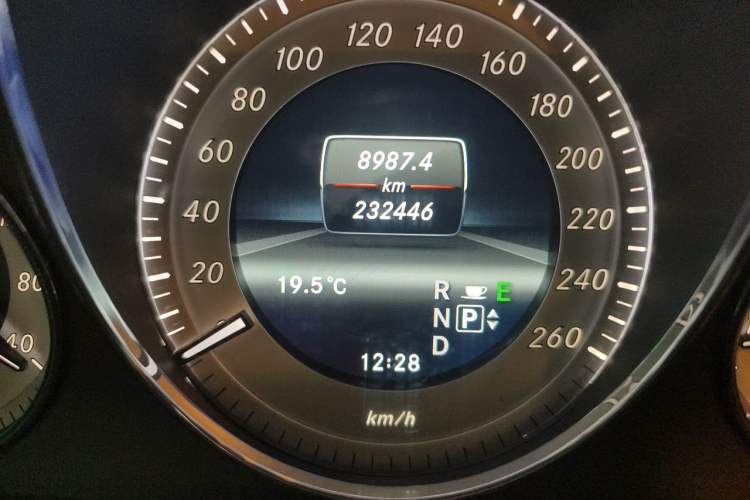 Used Mercedes-Benz GLK-Class 2013 GLK 300 4MATIC Dynamic Edition Odometer Close Up