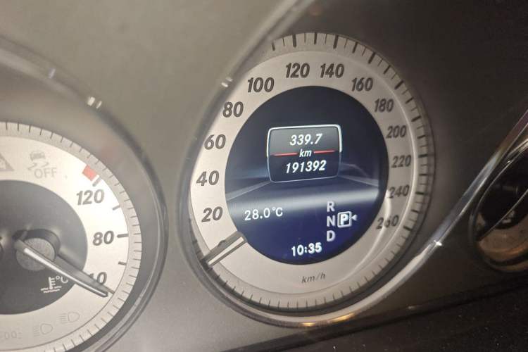 Used Mercedes-Benz GLK-Class 2013 GLK 300 4MATIC Dynamic Edition Odometer Close Up