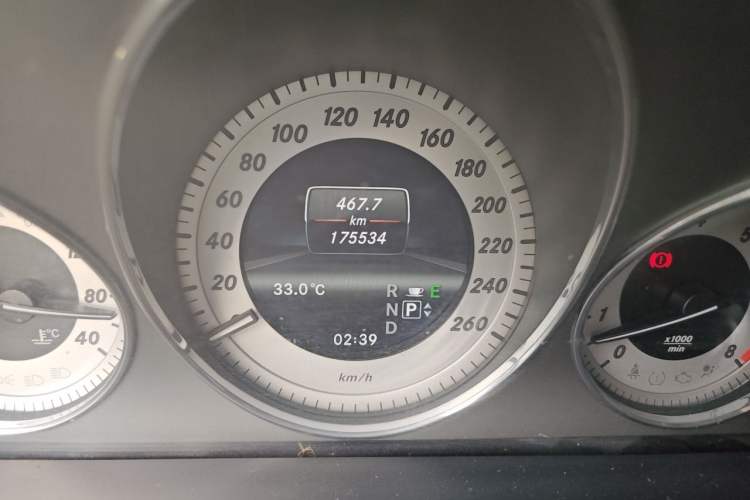 Used Mercedes-Benz GLK-Class 2013 GLK 300 4MATIC Fashion Model Odometer Close Up