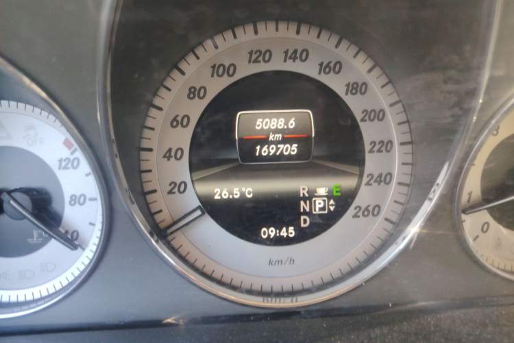 Used Mercedes-Benz GLK-Class 2013 GLK 300 4MATIC Dynamic Edition Odometer Close Up