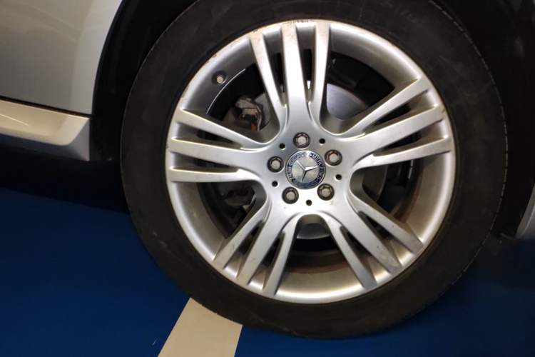 Used Mercedes-Benz GLK-Class 2013 GLK 300 4MATIC Dynamic Edition Right Front Wheel Hub