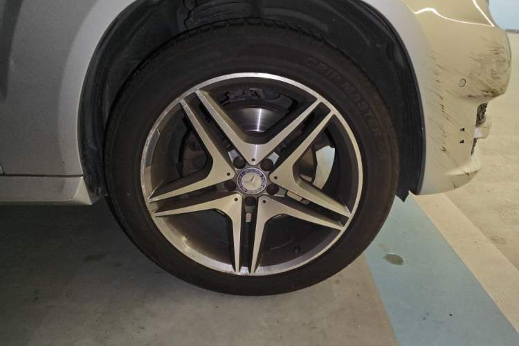 Used Mercedes-Benz GLK-Class 2013 GLK 300 4MATIC Dynamic Edition Right Front Wheel Hub