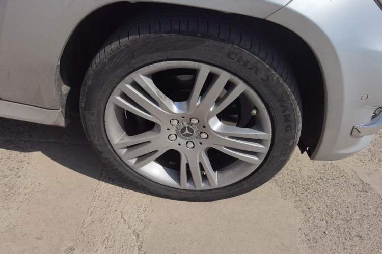 Used Mercedes-Benz GLK-Class 2013 GLK 300 4MATIC Dynamic Edition Right Front Wheel Hub