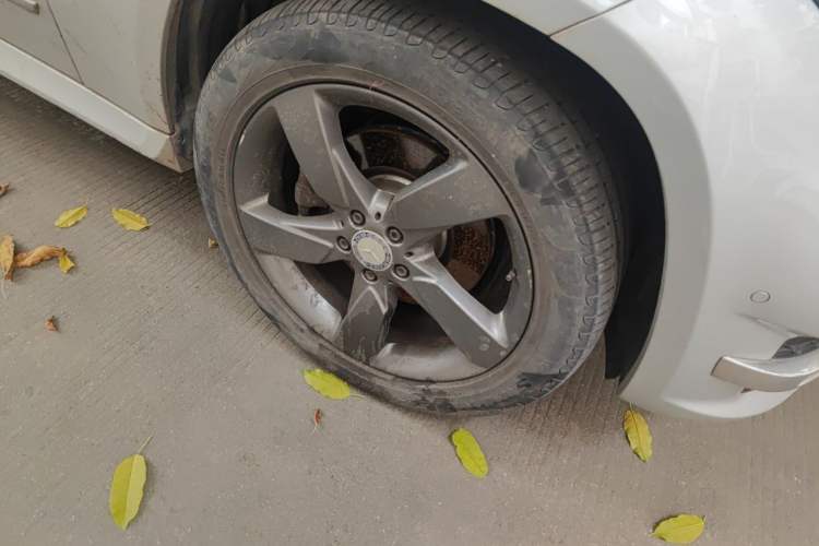 Used Mercedes-Benz GLK-Class 2013 GLK 300 4MATIC Dynamic Sunroof Model Right Front Wheel Hub