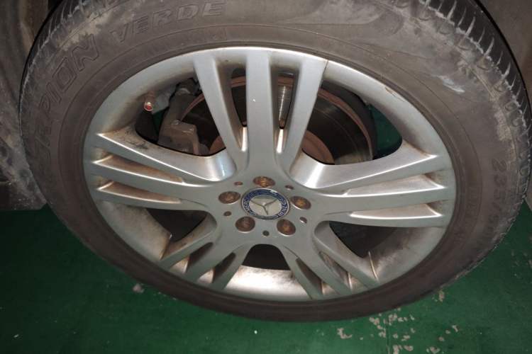 Used Mercedes-Benz GLK-Class 2013 GLK 300 4MATIC Dynamic Edition Right Front Wheel Hub