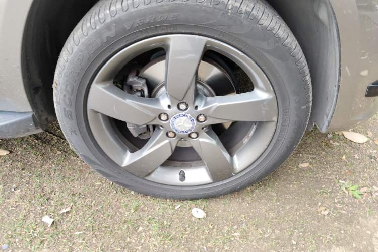 Used Mercedes-Benz GLK-Class 2013 GLK 300 4MATIC Luxury Model Right Front Wheel Hub