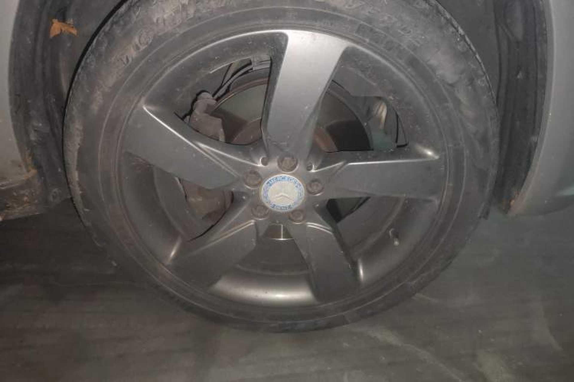 Used Mercedes-Benz GLK-Class 2013 GLK 300 4MATIC Dynamic Sunroof Model Right Front Wheel Hub