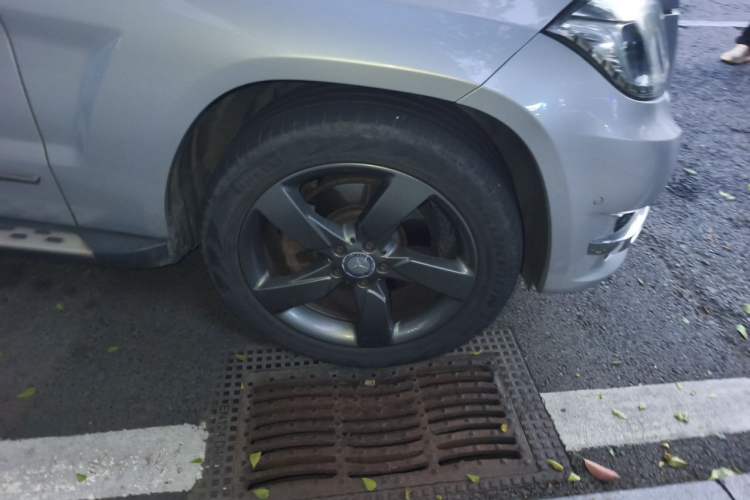 Used Mercedes-Benz GLK-Class 2013 GLK 300 4MATIC Dynamic Sunroof Model Right Front Wheel Hub