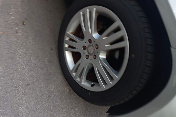 Used Mercedes-Benz GLK-Class 2013 GLK 300 4MATIC Dynamic Edition Right Front Wheel Hub