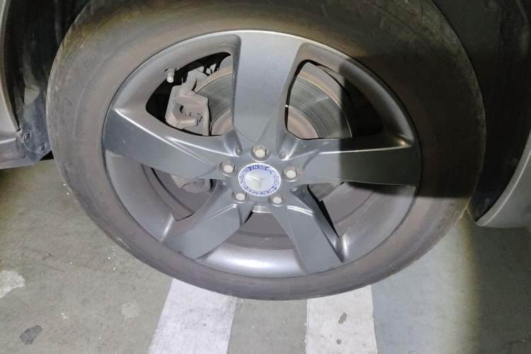 Used Mercedes-Benz GLK-Class 2013 GLK 300 4MATIC Luxury Model Right Front Wheel Hub