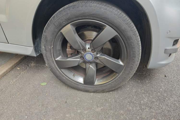 Used Mercedes-Benz GLK-Class 2013 GLK 300 4MATIC Dynamic Sunroof Model Right Front Wheel Hub