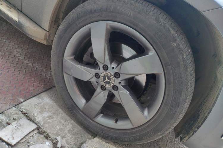 Used Mercedes-Benz GLK-Class 2013 GLK 300 4MATIC Luxury Model Right Front Wheel Hub