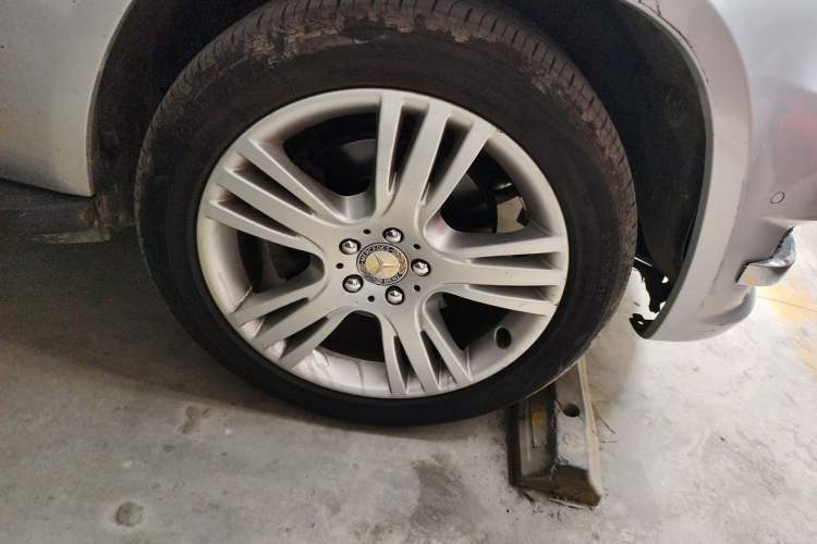 Used Mercedes-Benz GLK-Class 2013 GLK 300 4MATIC Dynamic Edition Right Front Wheel Hub