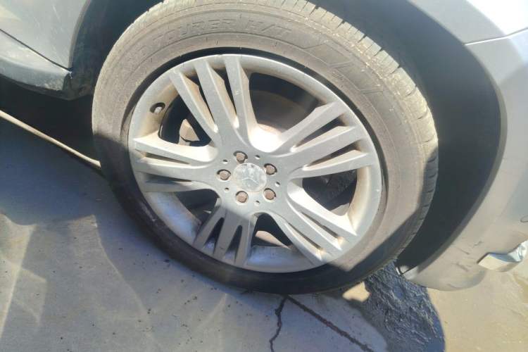 Used Mercedes-Benz GLK-Class 2013 GLK 300 4MATIC Dynamic Edition Right Front Wheel Hub