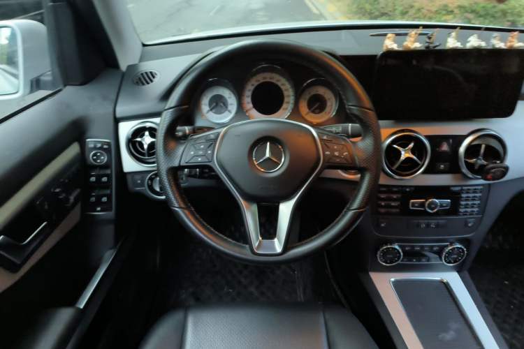 Used Mercedes-Benz GLK-Class 2013 Facelift GLK 300 4MATIC Fashion Edition Steering Wheel