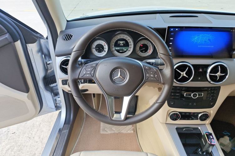 Used Mercedes-Benz GLK-Class 2013 GLK 300 4MATIC Dynamic Sunroof Model Steering Wheel