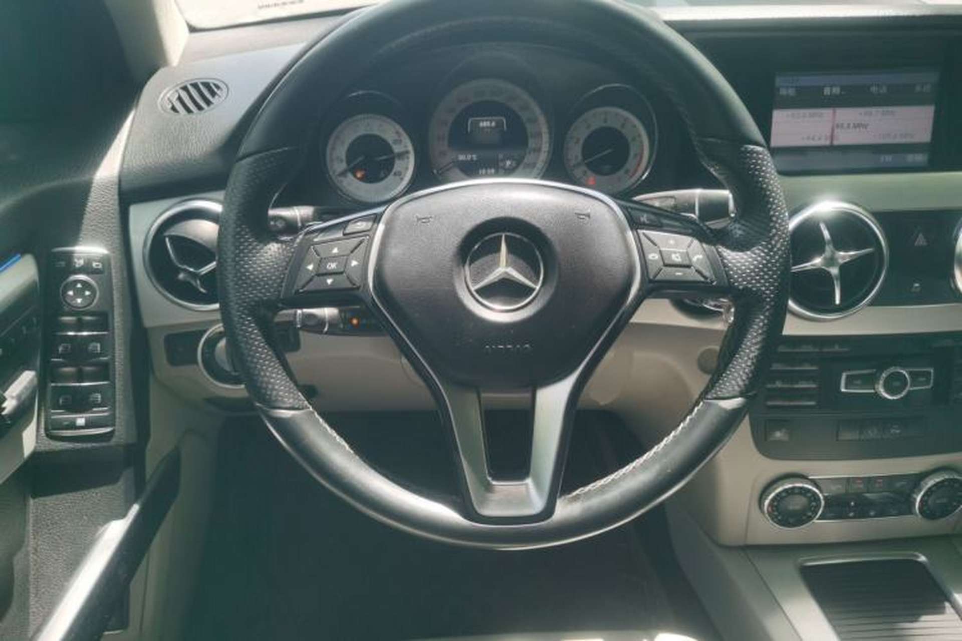 Used Mercedes-Benz GLK-Class 2013 GLK 300 4MATIC Dynamic Sunroof Model Steering Wheel