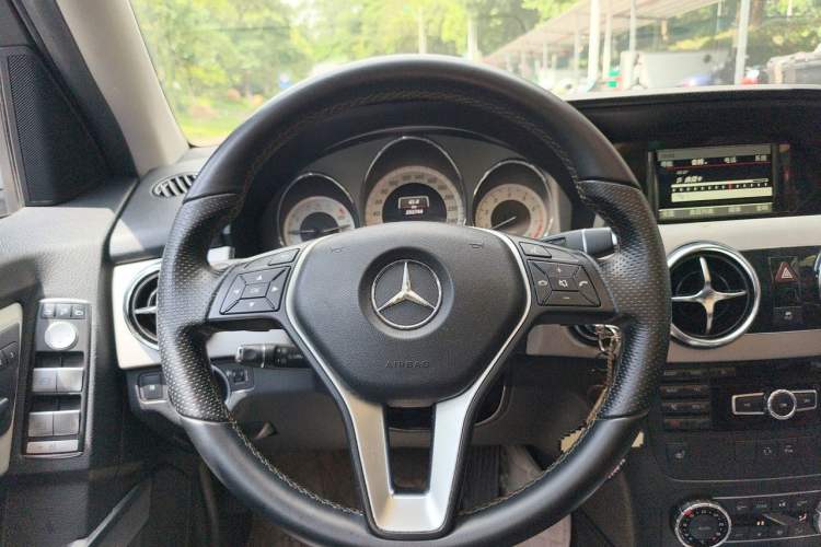 Used Mercedes-Benz GLK-Class 2013 GLK 300 4MATIC Dynamic Edition Steering Wheel