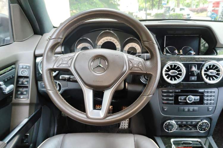 Used Mercedes-Benz GLK-Class 2013 GLK 300 4MATIC Luxury Model Steering Wheel