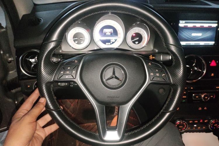 Used Mercedes-Benz GLK-Class 2013 GLK 300 4MATIC Luxury Model Steering Wheel