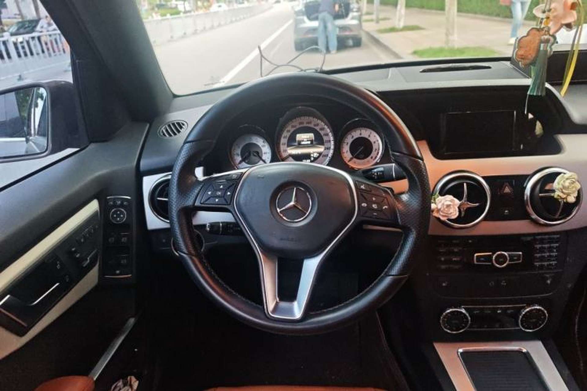 Used Mercedes-Benz GLK-Class 2013 GLK 300 4MATIC Fashion Model Steering Wheel