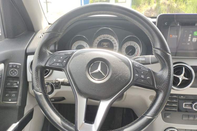 Used Mercedes-Benz GLK-Class 2013 GLK 300 4MATIC Dynamic Edition Steering Wheel
