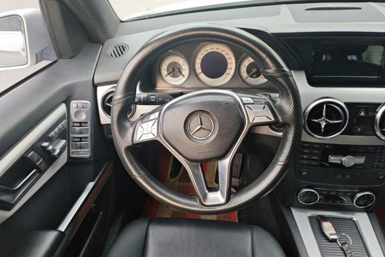Used Mercedes-Benz GLK-Class 2013 GLK 300 4MATIC Fashion Model Steering Wheel