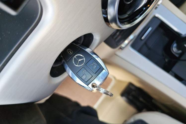 Used Mercedes-Benz GLK-Class 2013 GLK 300 4MATIC Dynamic Sunroof Model Vehicle Key