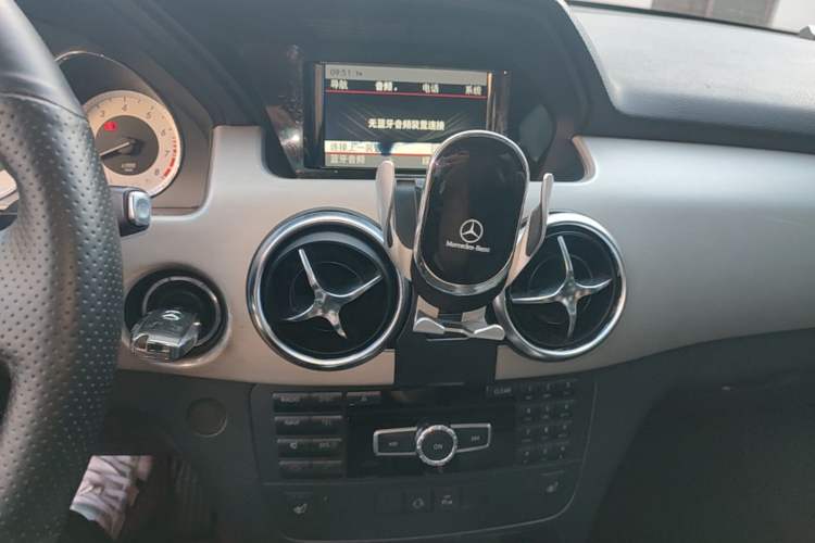 Used Mercedes-Benz GLK-Class 2013 GLK 300 4MATIC Dynamic Edition Audio And AC Panel
