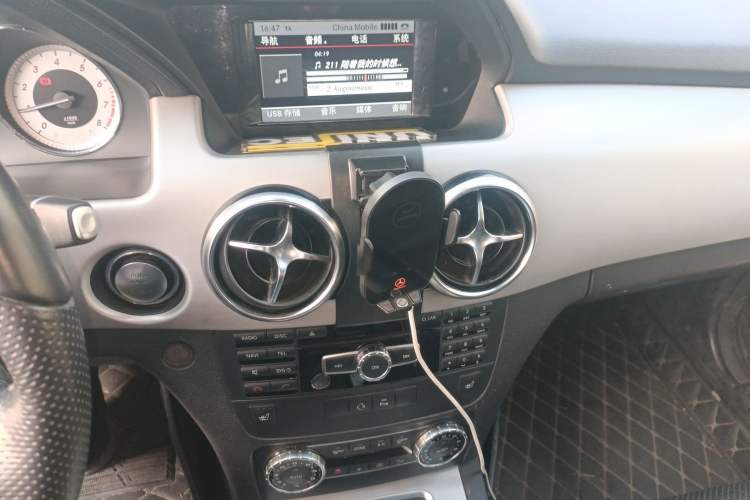 Used Mercedes-Benz GLK-Class 2013 Facelift GLK 300 4MATIC Fashion Edition Audio And AC Panel