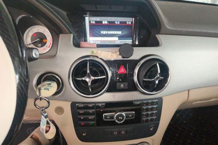 Used Mercedes-Benz GLK-Class 2013 GLK 300 4MATIC Dynamic Edition Audio And AC Panel