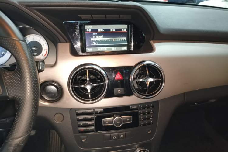 Used Mercedes-Benz GLK-Class 2013 Facelift GLK 300 4MATIC Fashion Edition Audio And AC Panel