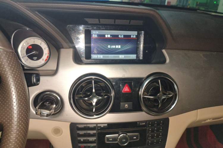 Used Mercedes-Benz GLK-Class 2013 GLK 300 4MATIC Dynamic Edition Audio And AC Panel