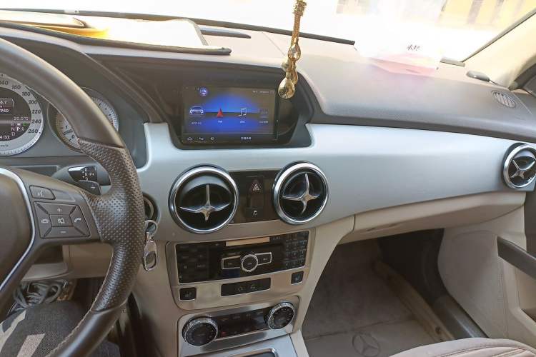 Used Mercedes-Benz GLK-Class 2013 GLK 300 4MATIC Dynamic Edition Audio And AC Panel