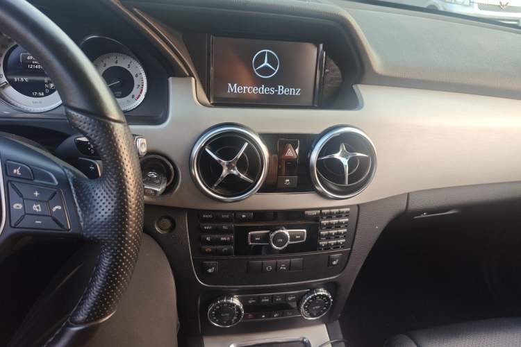Used Mercedes-Benz GLK-Class 2013 GLK 300 4MATIC Fashion Model Audio And AC Panel
