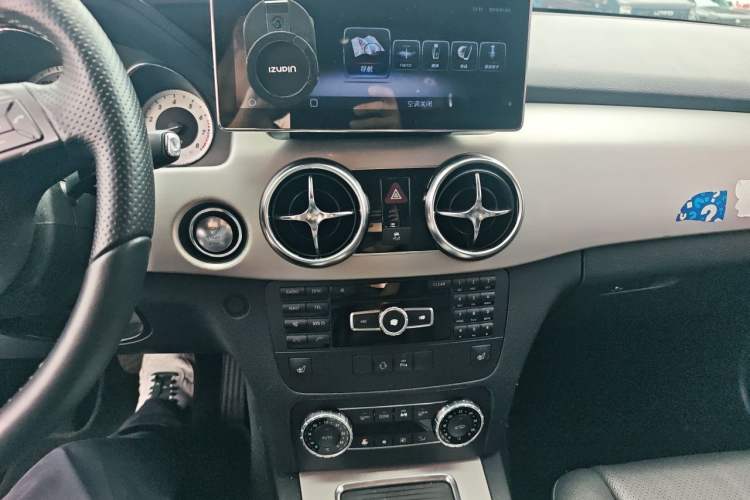 Used Mercedes-Benz GLK-Class 2013 Facelift GLK 300 4MATIC Fashion Edition Audio And AC Panel