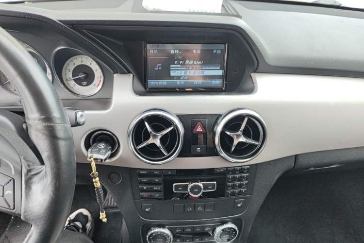 Used Mercedes-Benz GLK-Class 2013 GLK 300 4MATIC Dynamic Edition Audio And AC Panel