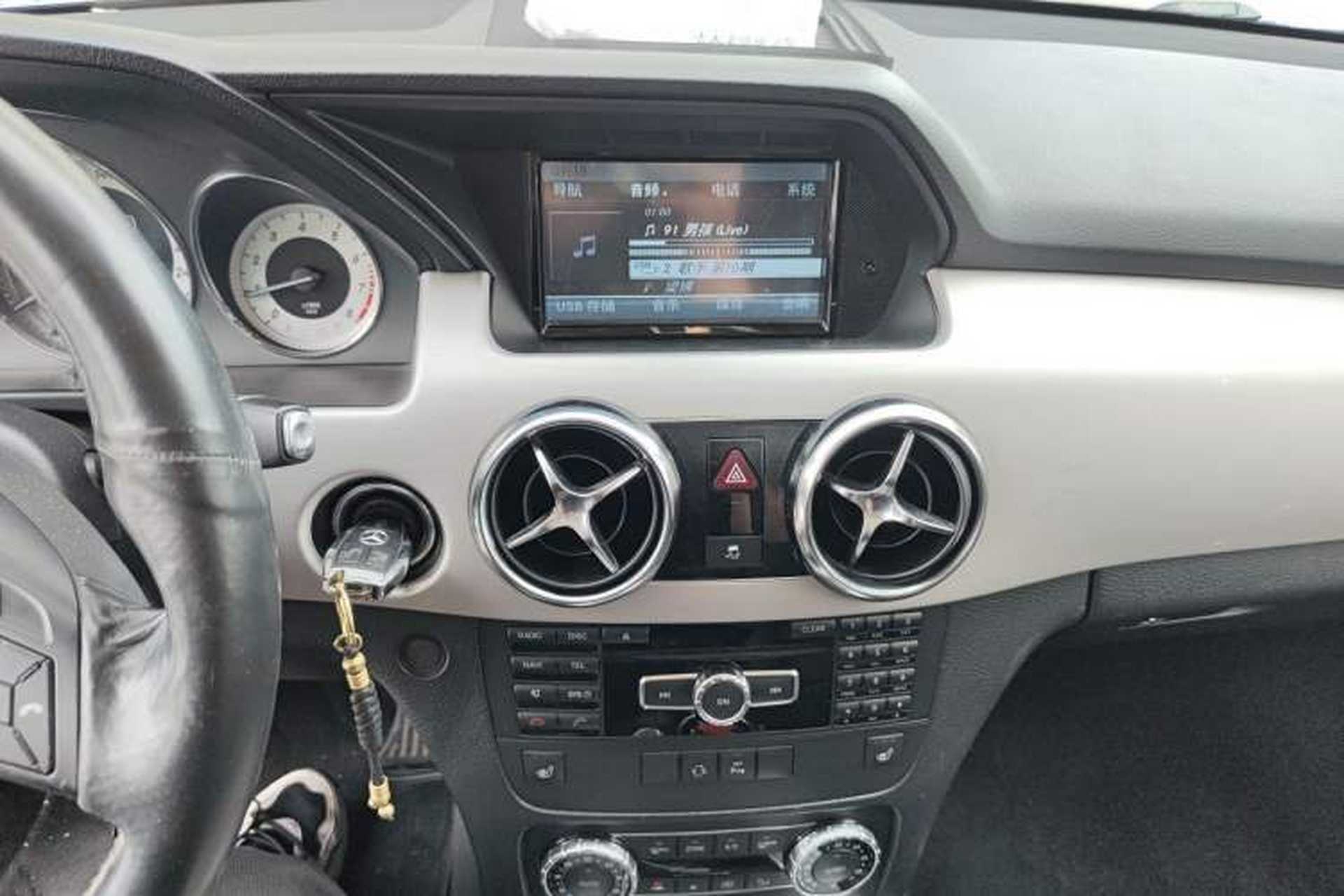 Used Mercedes-Benz GLK-Class 2013 GLK 300 4MATIC Dynamic Edition Audio And AC Panel