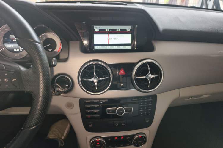 Used Mercedes-Benz GLK-Class 2013 GLK 300 4MATIC Dynamic Sunroof Model Audio And AC Panel