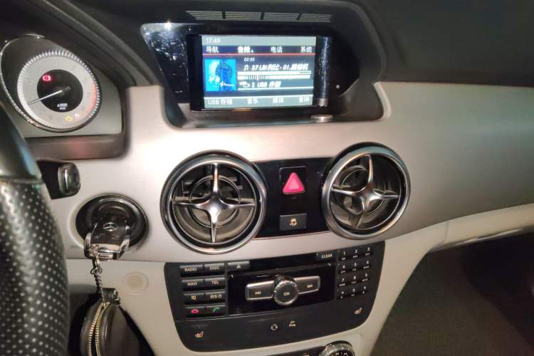 Used Mercedes-Benz GLK-Class 2013 GLK 300 4MATIC Dynamic Sunroof Model Audio And AC Panel