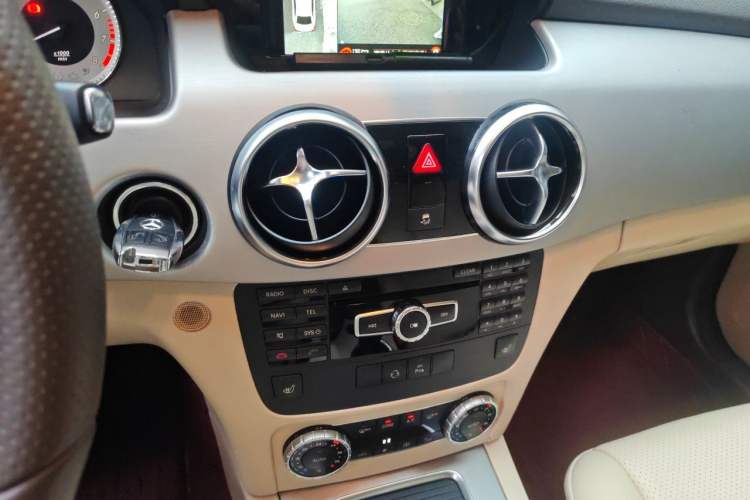 Used Mercedes-Benz GLK-Class 2013 GLK 300 4MATIC Dynamic Sunroof Model Audio And AC Panel