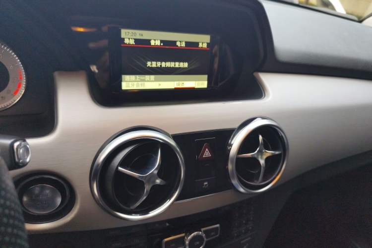 Used Mercedes-Benz GLK-Class 2013 Facelift GLK 300 4MATIC Fashion Edition Audio And AC Panel