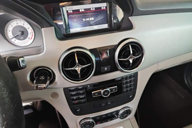 Used Mercedes-Benz GLK-Class 2013 GLK 300 4MATIC Dynamic Edition Audio And AC Panel