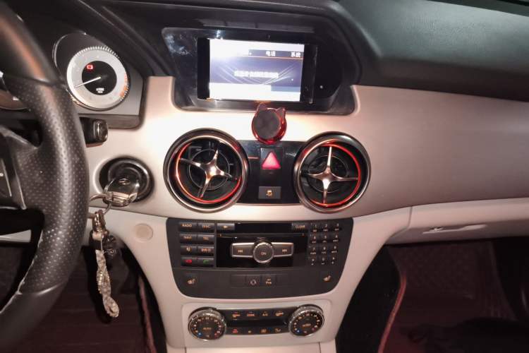 Used Mercedes-Benz GLK-Class 2013 GLK 300 4MATIC Dynamic Edition Audio And AC Panel