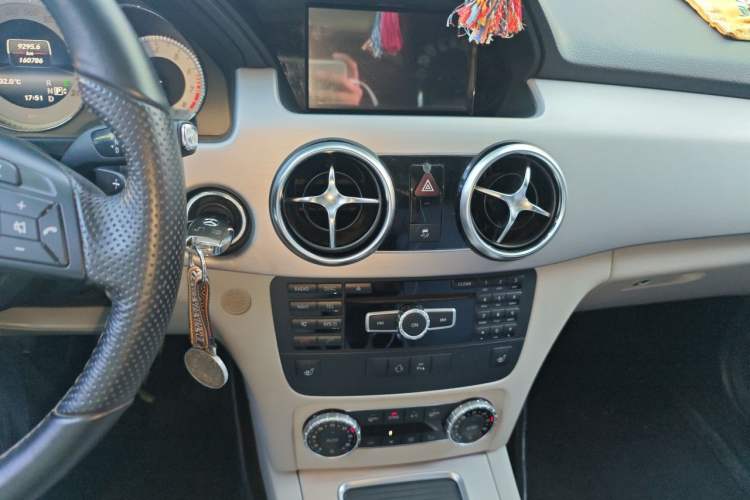 Used Mercedes-Benz GLK-Class 2013 GLK 300 4MATIC Dynamic Sunroof Model Audio And AC Panel