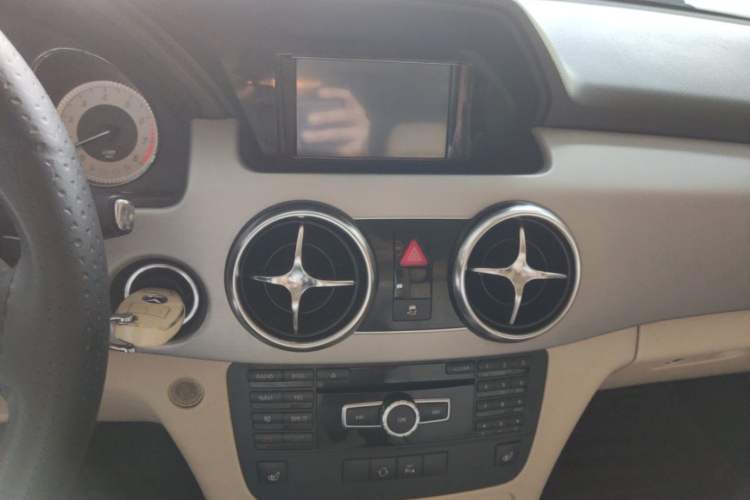 Used Mercedes-Benz GLK-Class 2013 GLK 300 4MATIC Dynamic Sunroof Model Audio And AC Panel